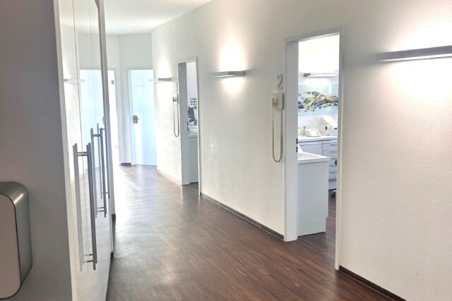 Ulm: starke, moderne, digitale Praxis mit DVT, Cerec in Bestlage,