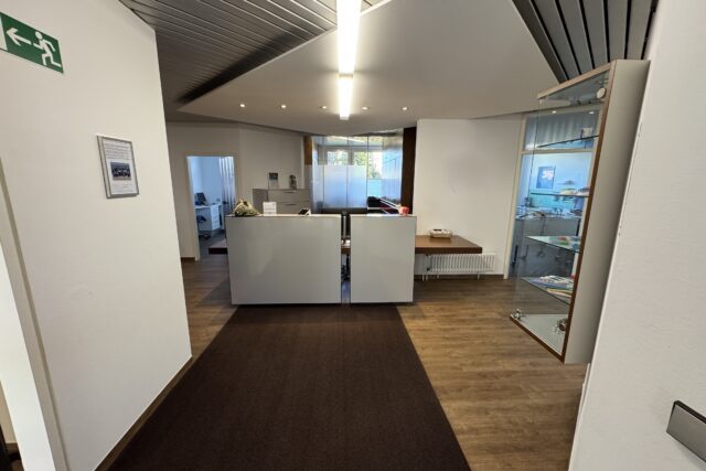 südlich Stuttgart: 50%- Anteil an 7-Stuhl Toppraxis mit sehr hohem Gewinn