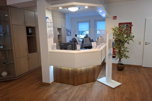 zwischen Bremen und Hamburg: gewinnstarke 4-5 Stuhl Praxis mit Vollausstattung DVT, Cerec Prime