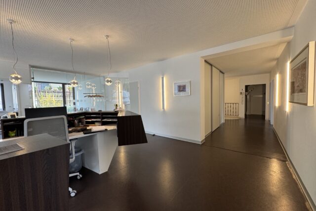 Schweizer Grenze: Umsatz- und gewinnstarke 4-5 Stuhl Toppraxis mit DVT+ Cerec Prime